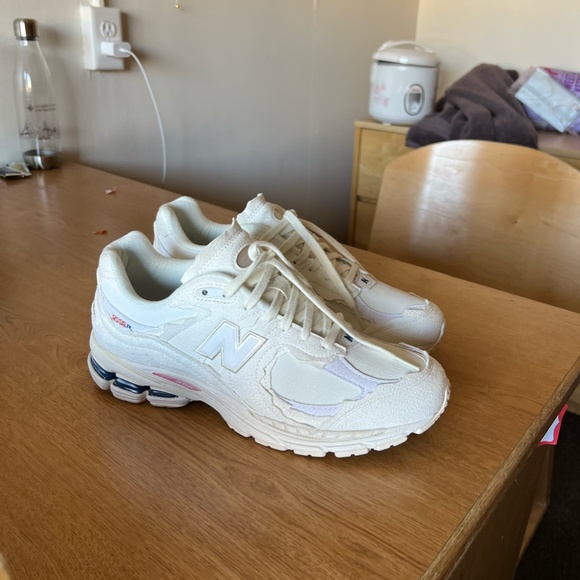 New balance 2002r - Picture 2 of 3